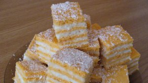 Prajitura cu foi si crema cu nuca de cocos