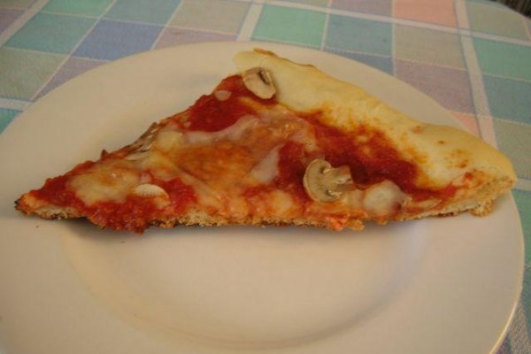 Pizza cu Mozzarella, Rosii (suc), Ciuperci si Busuioc