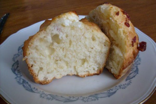 Muffins cu Branza Feta, Speck sau Salam