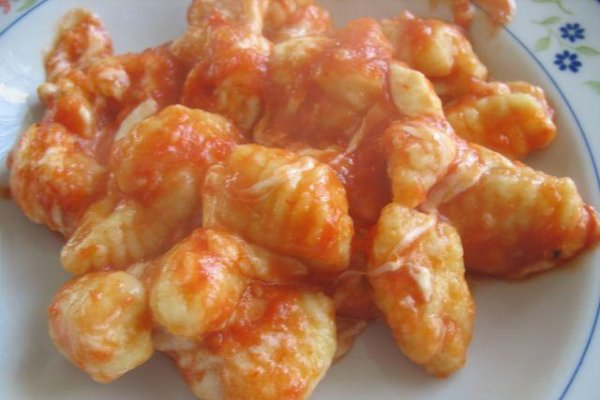 Gnocchi in Sos de Rosii (Alla Sorrentina)