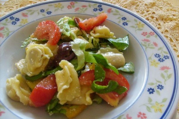 Salata cu Tortellini