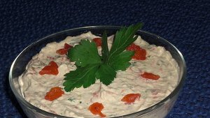 Mujdei de Usturoi cu Rosii si Verdeata