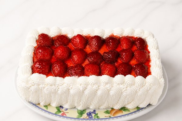 Tort cu Capsuni si Mousse de Piersici