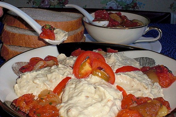 Salata de Vinete cu Topping de Rosii si Ardei Copti