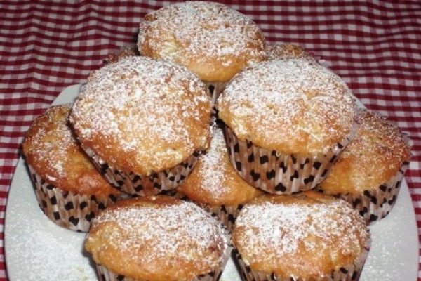 Briose cu Cioolata si Ananas