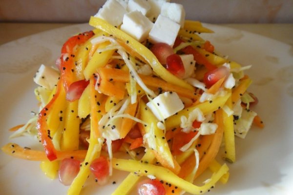 Salata cu Mango, Rodie, Feta si Dressing cu Ghimbir