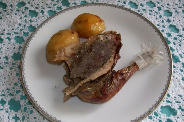 Bibilica Umpluta cu Carne de Cirnat, Castane si Curmale