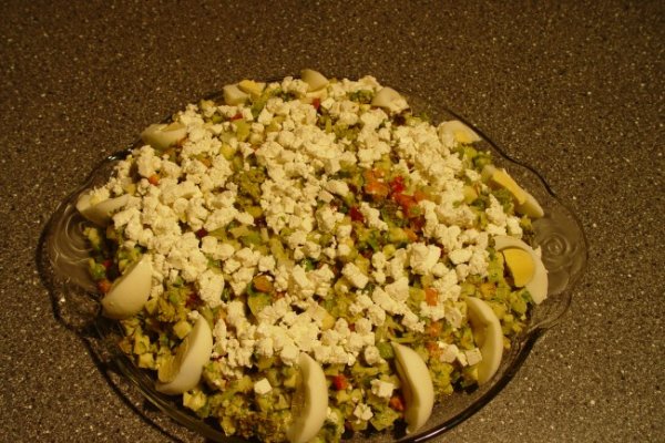 Salata de Broccoli si Conopida cu Sos de Avocado
