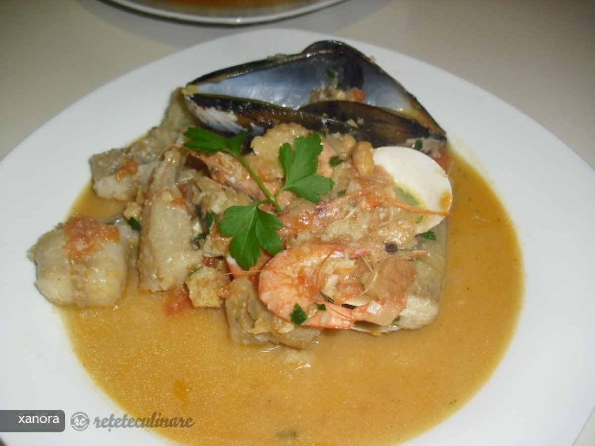 Peste Unditar cu Fructe de Mare | Mancaruri cu peste | Reteteculinare.RO