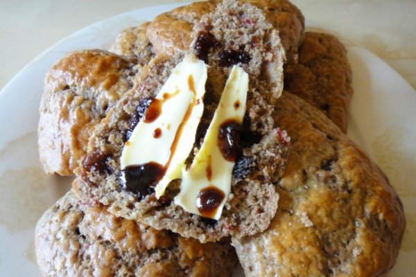 Scones cu Stafide, Zmeura si Capsuni