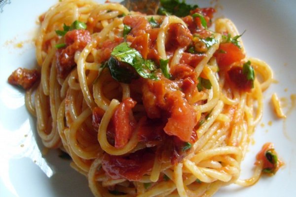 Spaghete cu Sos de Rosii si Ansoa