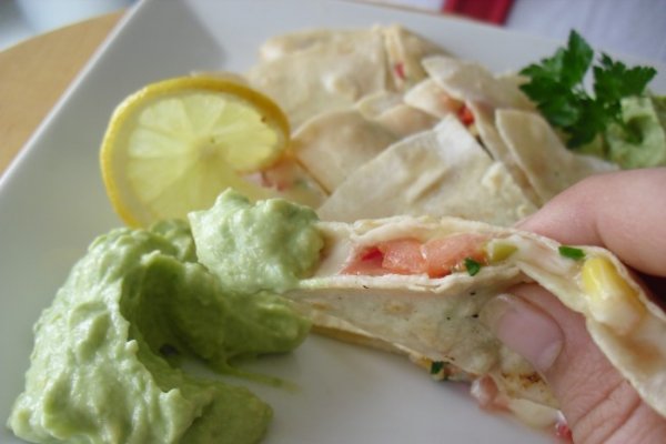 Quesadillas cu Dip de Avocado