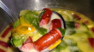 Ciorba de Salata Verde cu Carnati