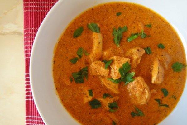 Murgh Makhani - Reteta de Curry cu Iaurt, Mirodenii si Rosii