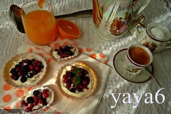 Mini Tarte cu Ricotta, Mascarpone si Fructe de Padure