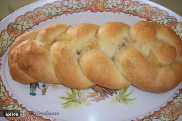 Treccia Di Pan Brioche Ripiena (Paine Impletita Umpluta)