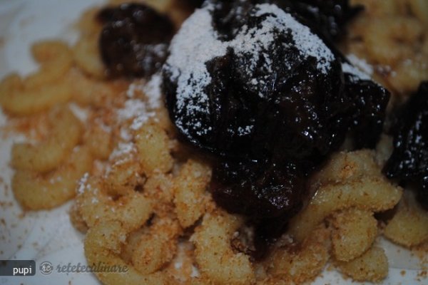 Macaroane cu Pesmet si Prune