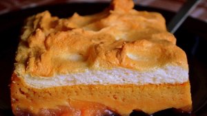 Prajitura Super Pufoasa cu Mere, Vanilie si Bezea