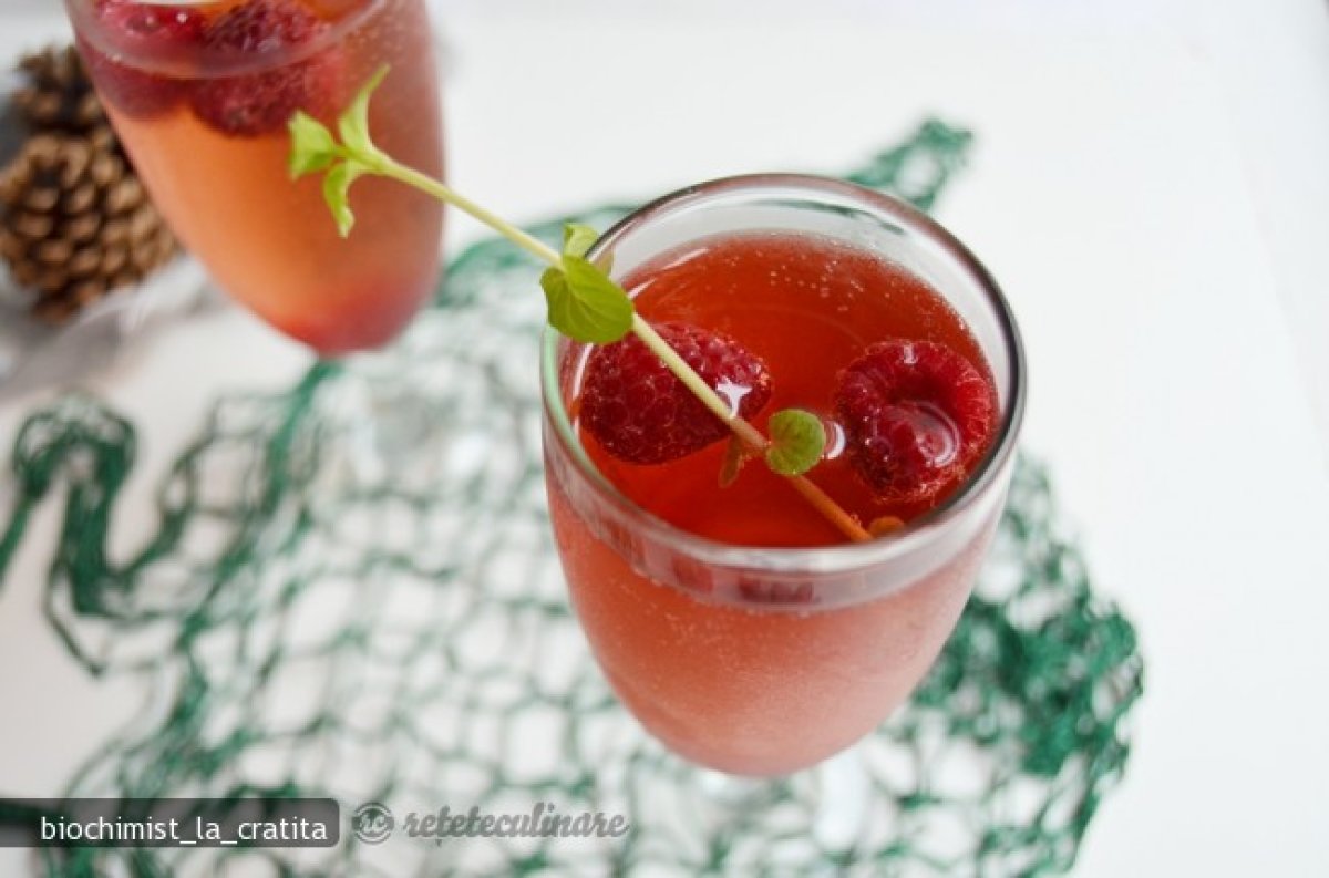Raspberry Sparkling Wine | Bauturi | Reteteculinare.RO