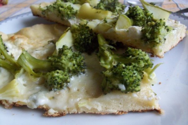 Pizza din Faina Kamut cu Gorgonzola si Broccoli