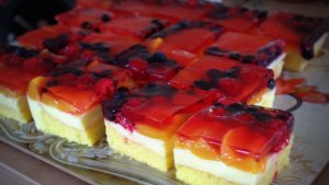 Prajitura cu Crema de Vanilie si Fructe