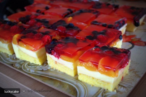 Prajitura cu Crema de Vanilie si Fructe