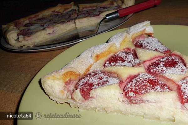 Tarta cu Branza si Capsuni