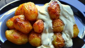 Cartofi la Cuptor cu Sos de Smantana