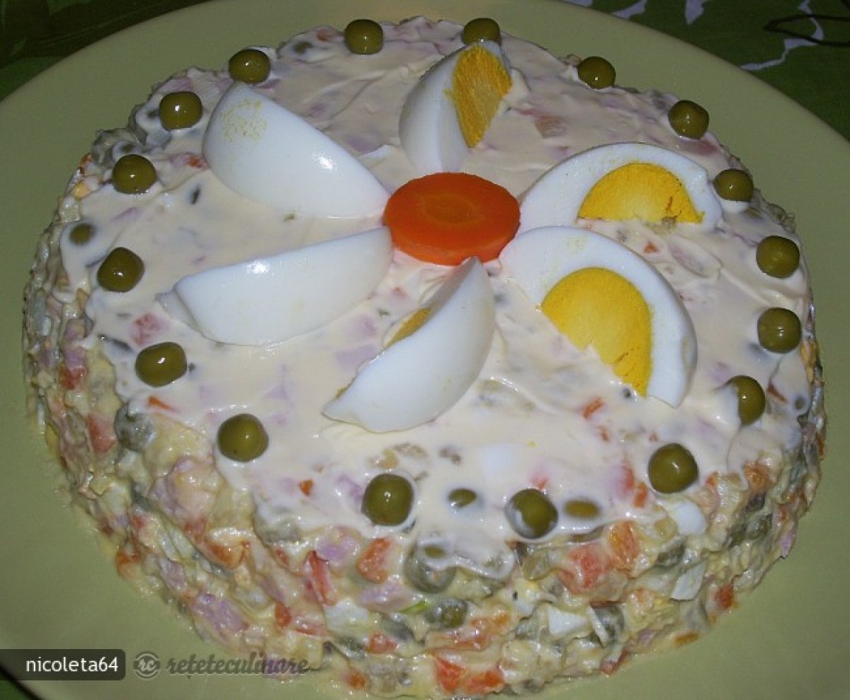 Salata Ruseasca | Aperitive | Reteteculinare.RO