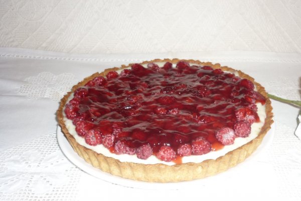 Tarta cu căpşuni (afine şi zmeură)