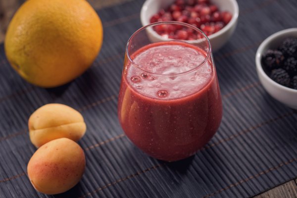 Smoothie cu Rodie , Mure si Caise