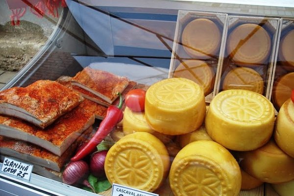 Cum se face Cascavalul de Soveja - o nestemata culinara romaneasca de pe taramul Mioritei