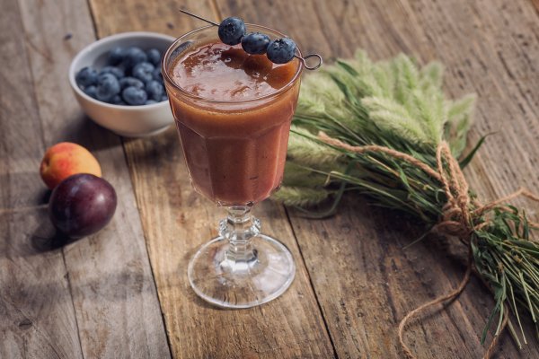 Smoothie cu Afine Caise si Prune