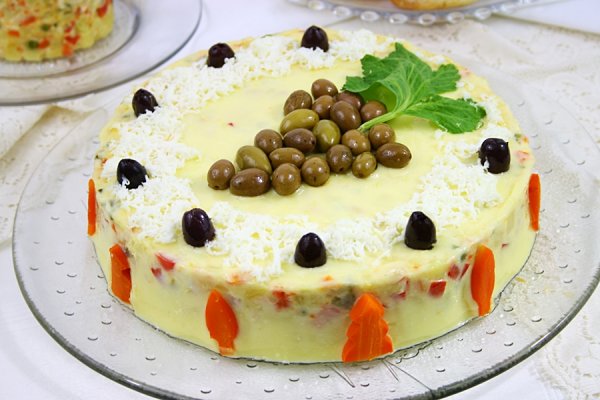 Cum se pregateste cea mai buna salata de boeuf pentru Sarbatorile de Iarna - 7 retete