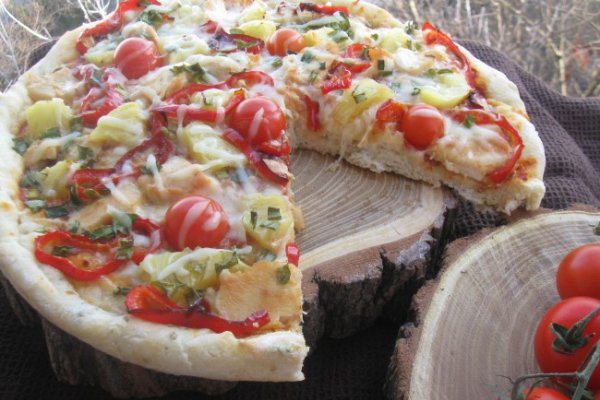 Pizza cu ananas si piept de pui