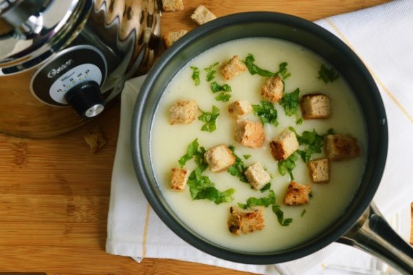 Supa Crema de Conopida cu Usturoi - de post, pregatita cu blenderul Oster