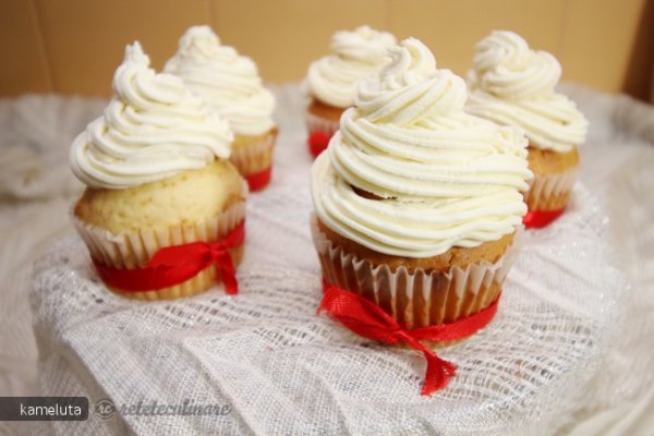 Cupcakes cu ciocolata alba