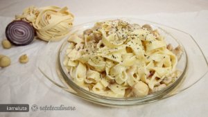 Tagliatelle cu Sos Alb si Ciuperci