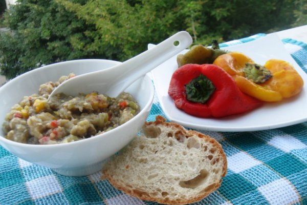 Salata de vinete cu ardei copti