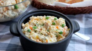 Salata de pui cu legume si iaurt