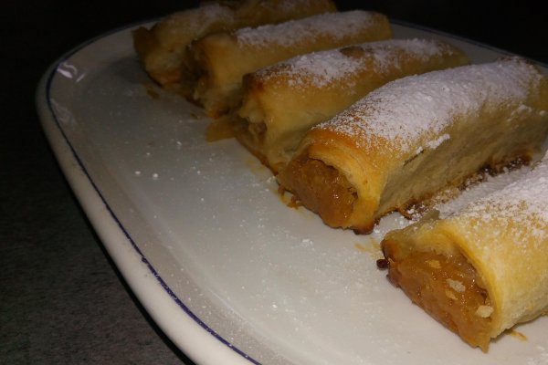 Strudel cu mere din aluat de casa