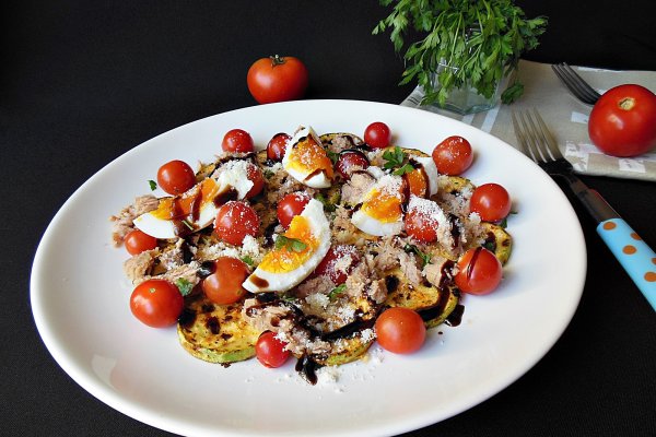 Salata cu dovlecei la gratar si ton