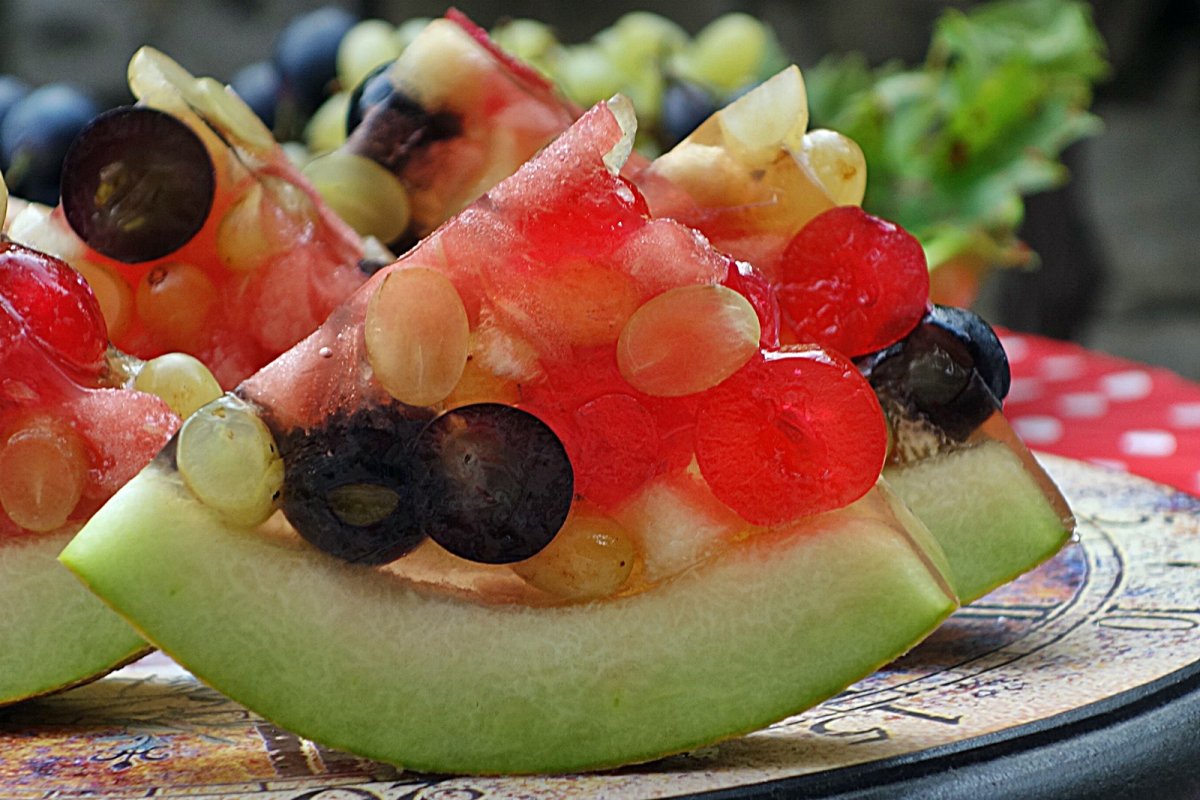 Pepene galben cu fructe in aspic | Dulciuri | Reteteculinare.RO