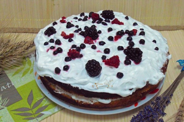 Tort rustic de vară cu fructe de pădure