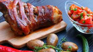 Rasol de porc la cuptor - cea mai suculenta carne