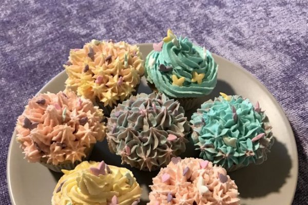 Cupcakes decorate cu buttercream