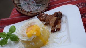 Mamaliga in straturi sau Taci si inghite