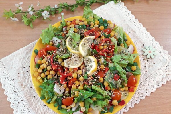 Salata de primavara cu naut si seminte