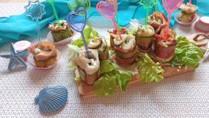 Trandafiri din zucchini si bacon cu crema de branza