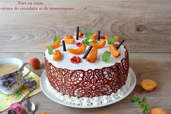 Tort cu caise, crema de ciocolata si de mascarpone